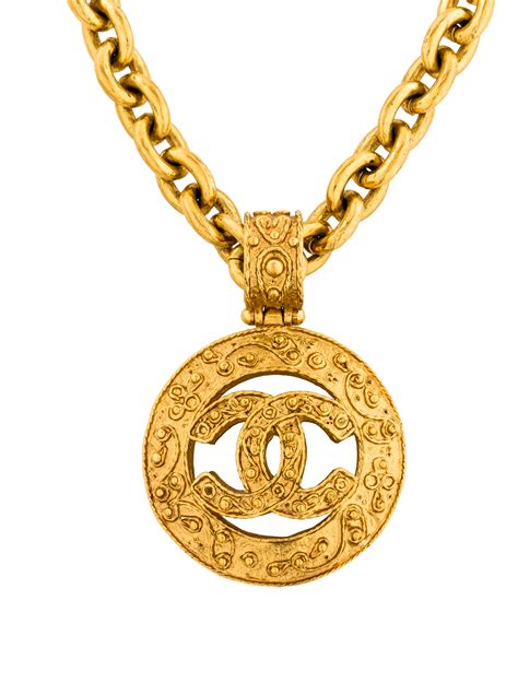 chanel chain pendant